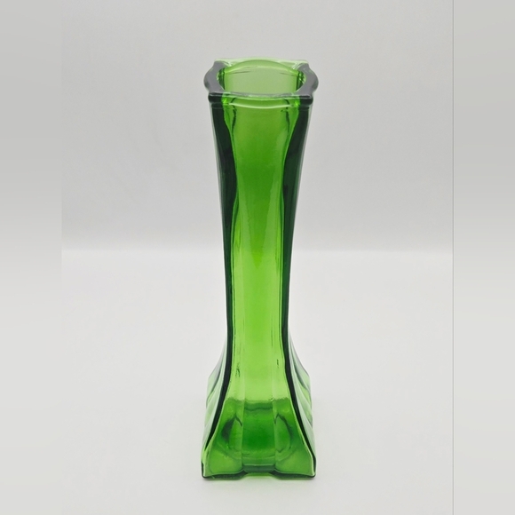 Vintage Eureka Green Glass Bud Vase – Ribbed Hexagon Base – Made in Canada - Picture 4 of 11